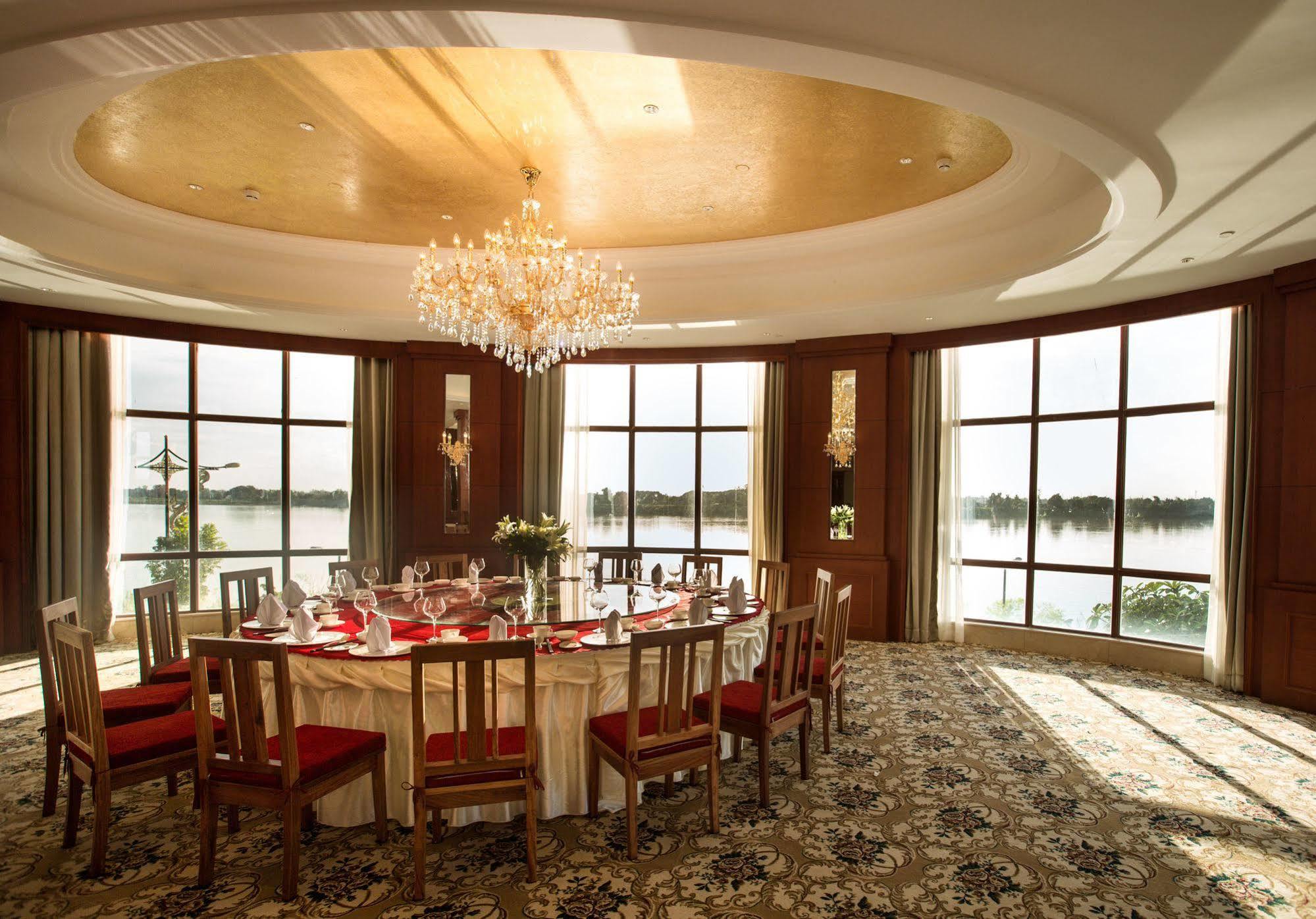 Landmark Mekong Riverside Hotel В'єнтьян Екстер'єр фото