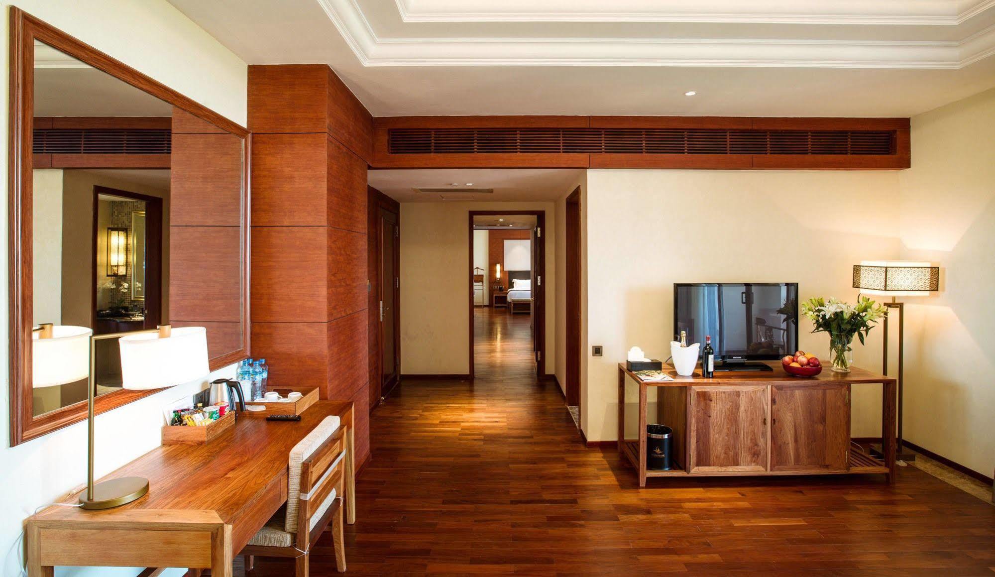 Landmark Mekong Riverside Hotel В'єнтьян Екстер'єр фото