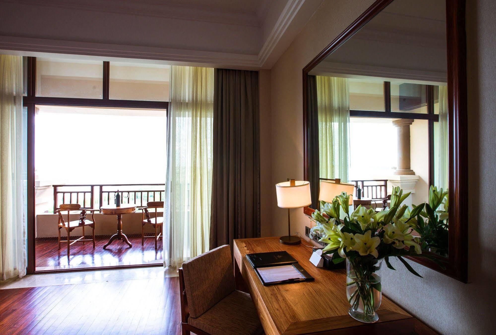 Landmark Mekong Riverside Hotel В'єнтьян Екстер'єр фото